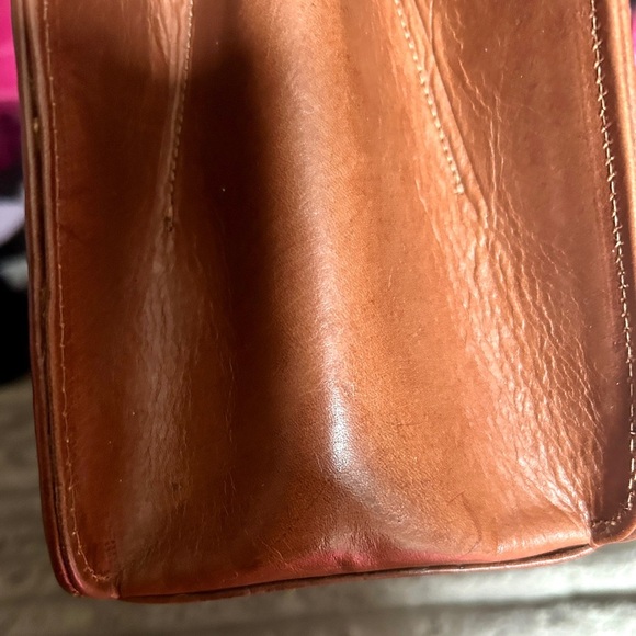 Vintage Mexico hand tooled Leather handbag. - Picture 10 of 12